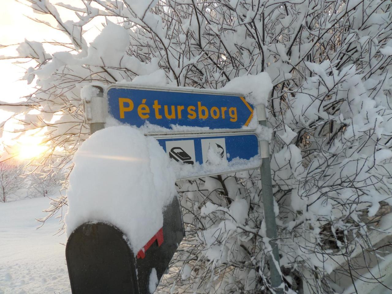 Guesthouse Petursborg Akureyri Exterior photo